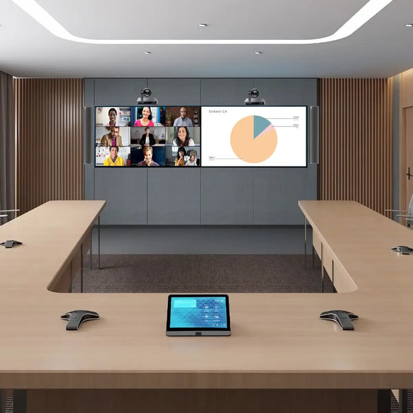 Efficiënte videoconferentie in vergaderzaal met dubbel scherm: Verhoog je productiviteit en verbinding.